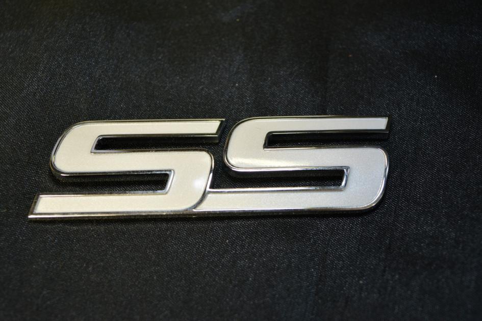 Chevrolet Super Sport (SS) Emblem, Pearl White, 2005-2011 | Classic Chevy